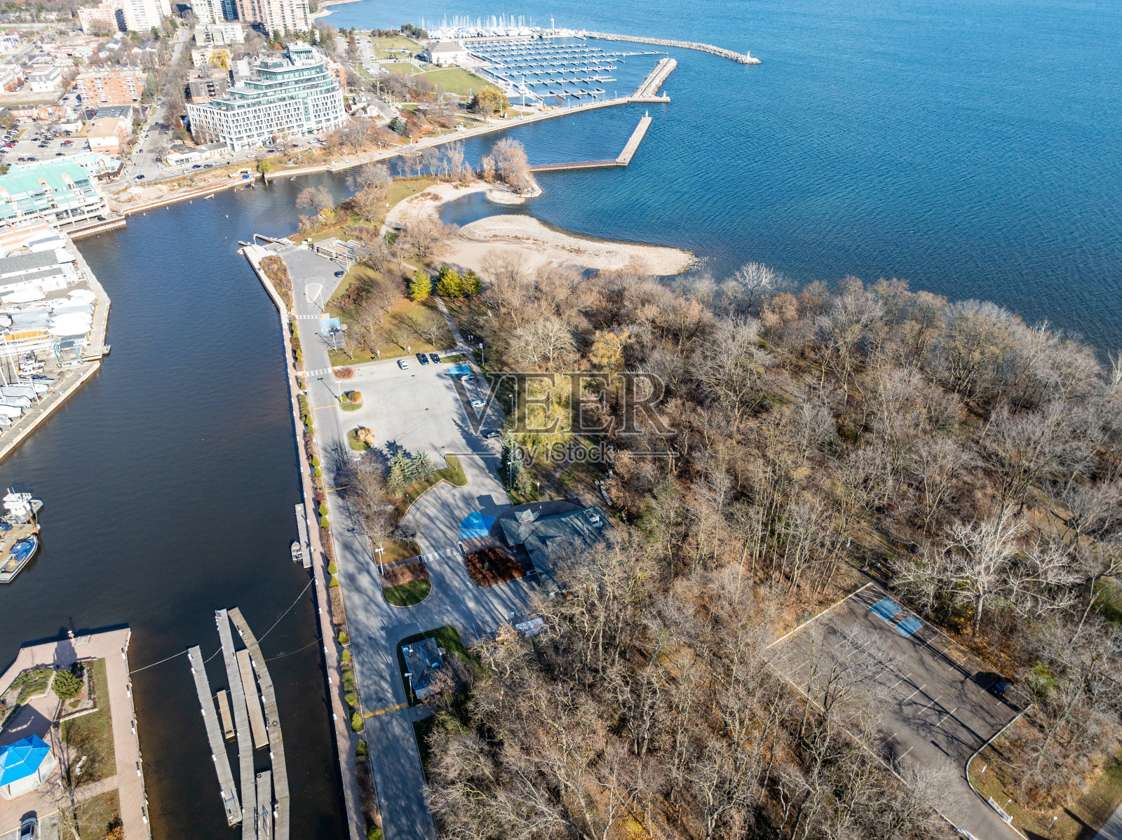 空中勃朗特海滩公园和渔夫湾，奥克维尔，加拿大照片摄影图片