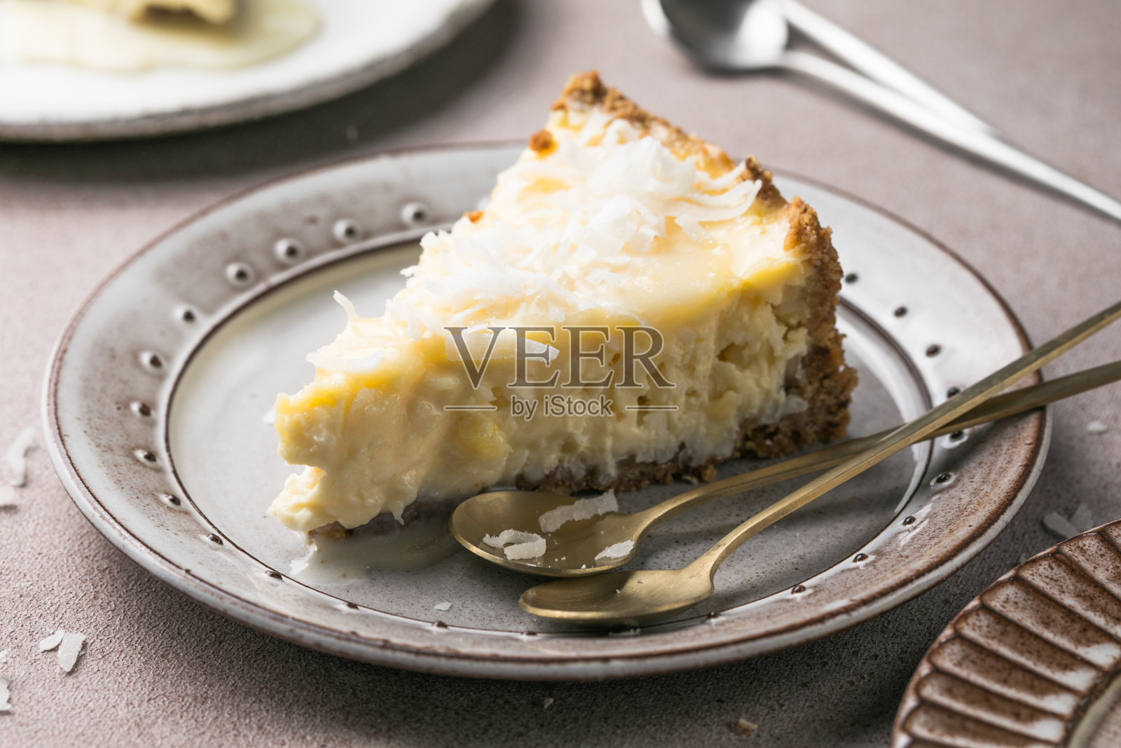 自制椰子芝士蛋糕照片摄影图片