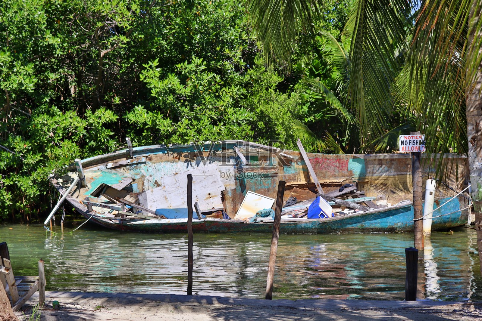 破碎的船照片摄影图片