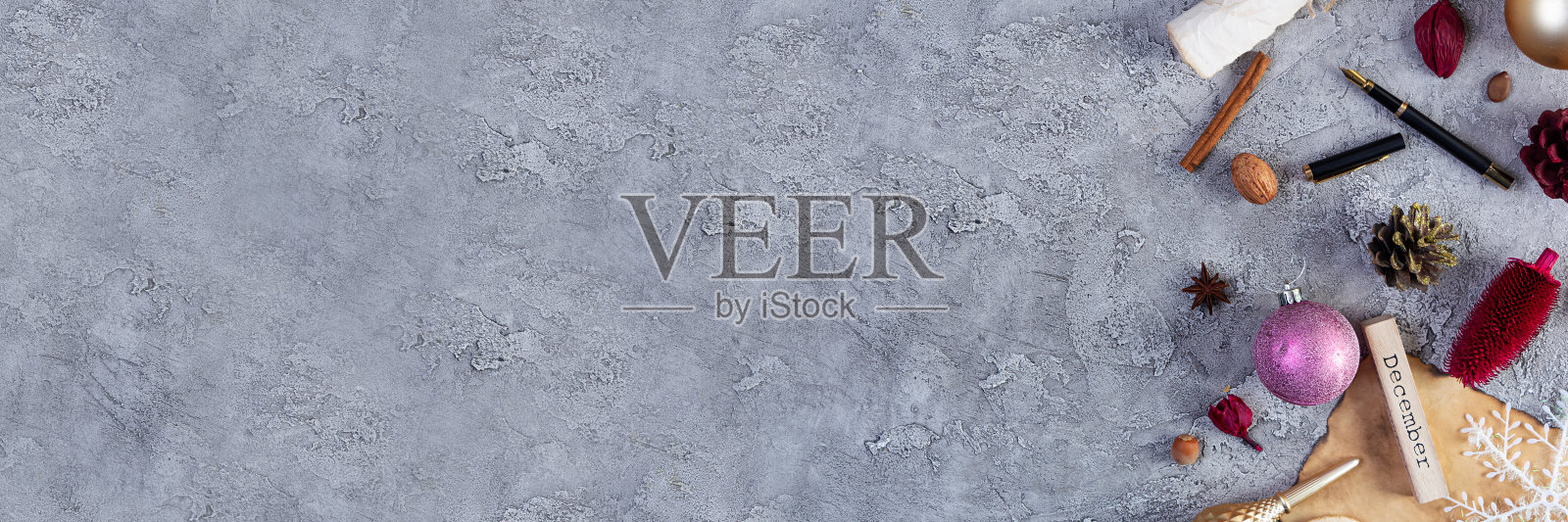 以圣诞和新年为背景进行装饰。寒假贺卡照片摄影图片