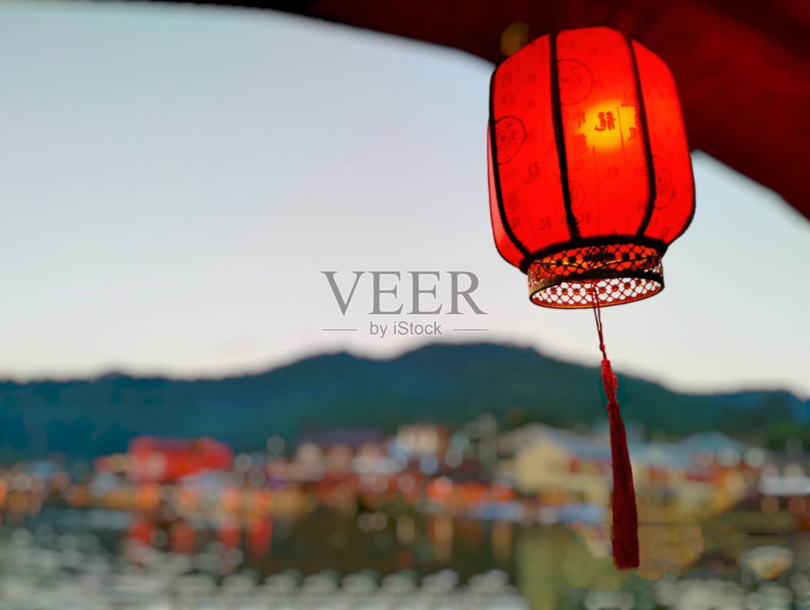 视线模糊的红灯笼照片摄影图片