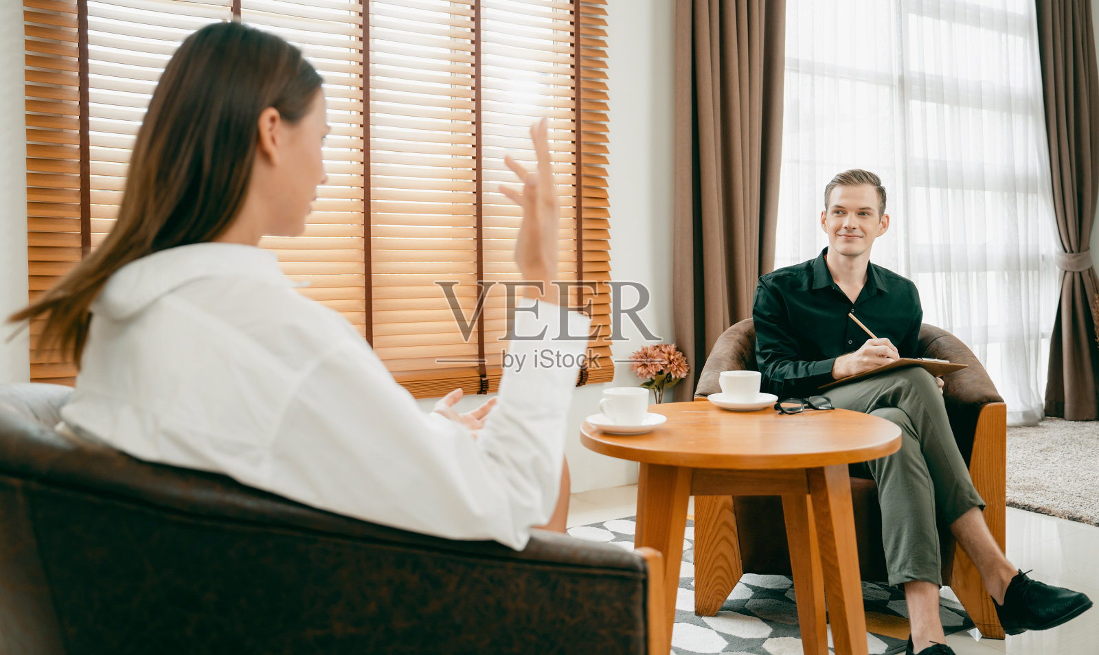 心理咨询改善精神问题照片摄影图片