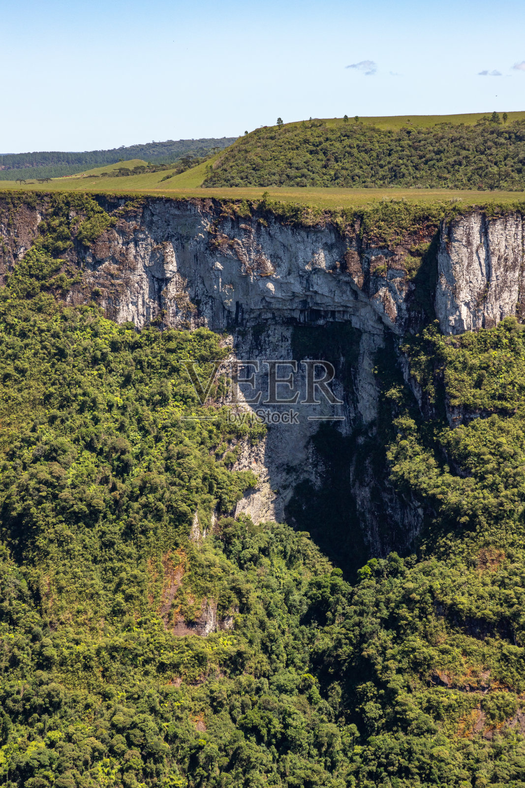 福塔莱萨峡谷周围的悬崖照片摄影图片