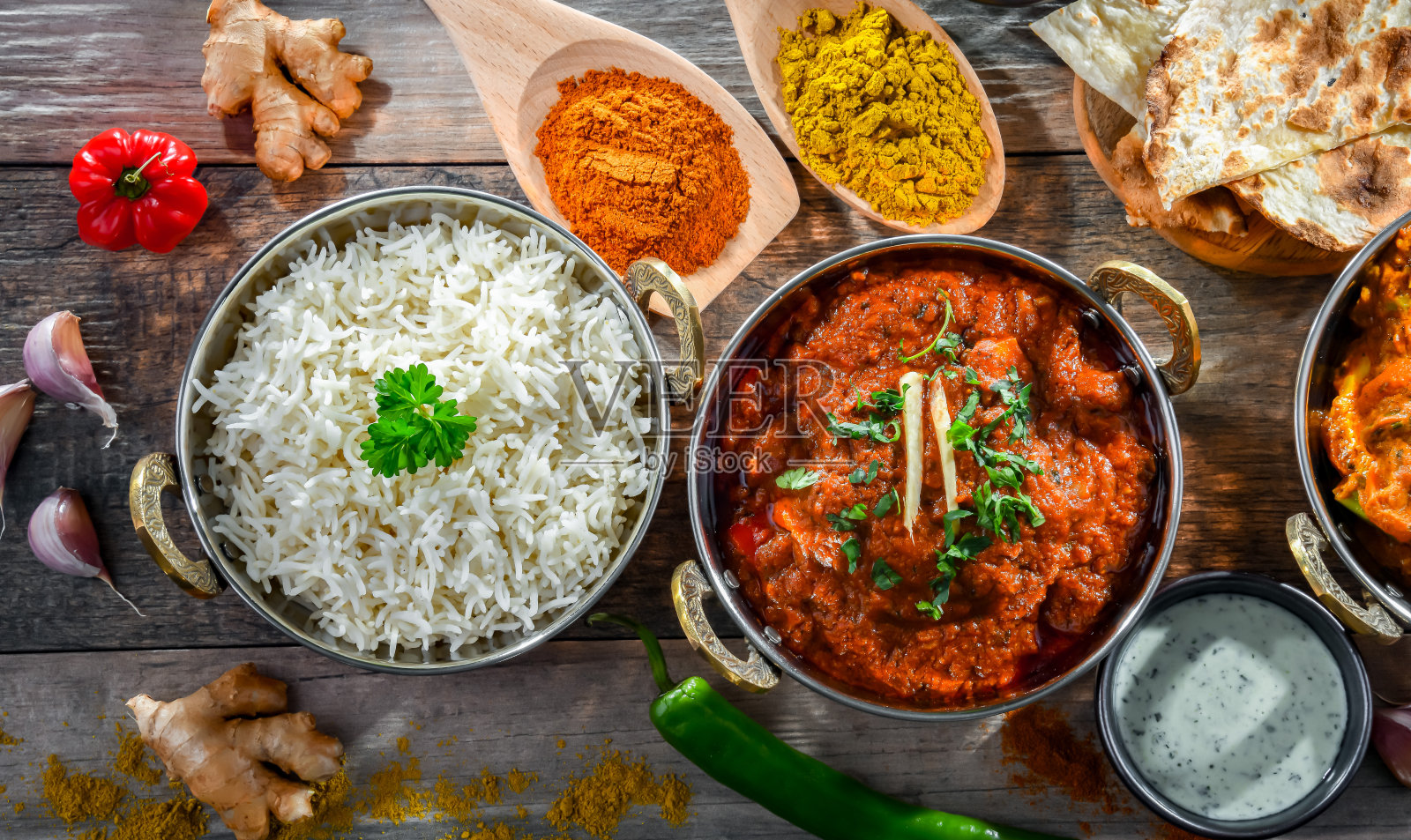 热马德拉斯奶酪和蔬菜马沙拉配米饭照片摄影图片