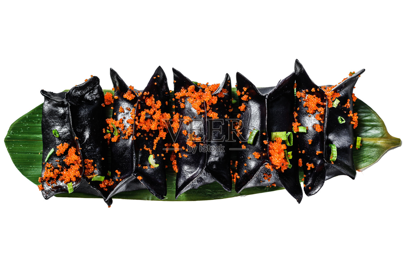 黑色点心饺子。亚洲美食。灰色的背景。俯视图照片摄影图片