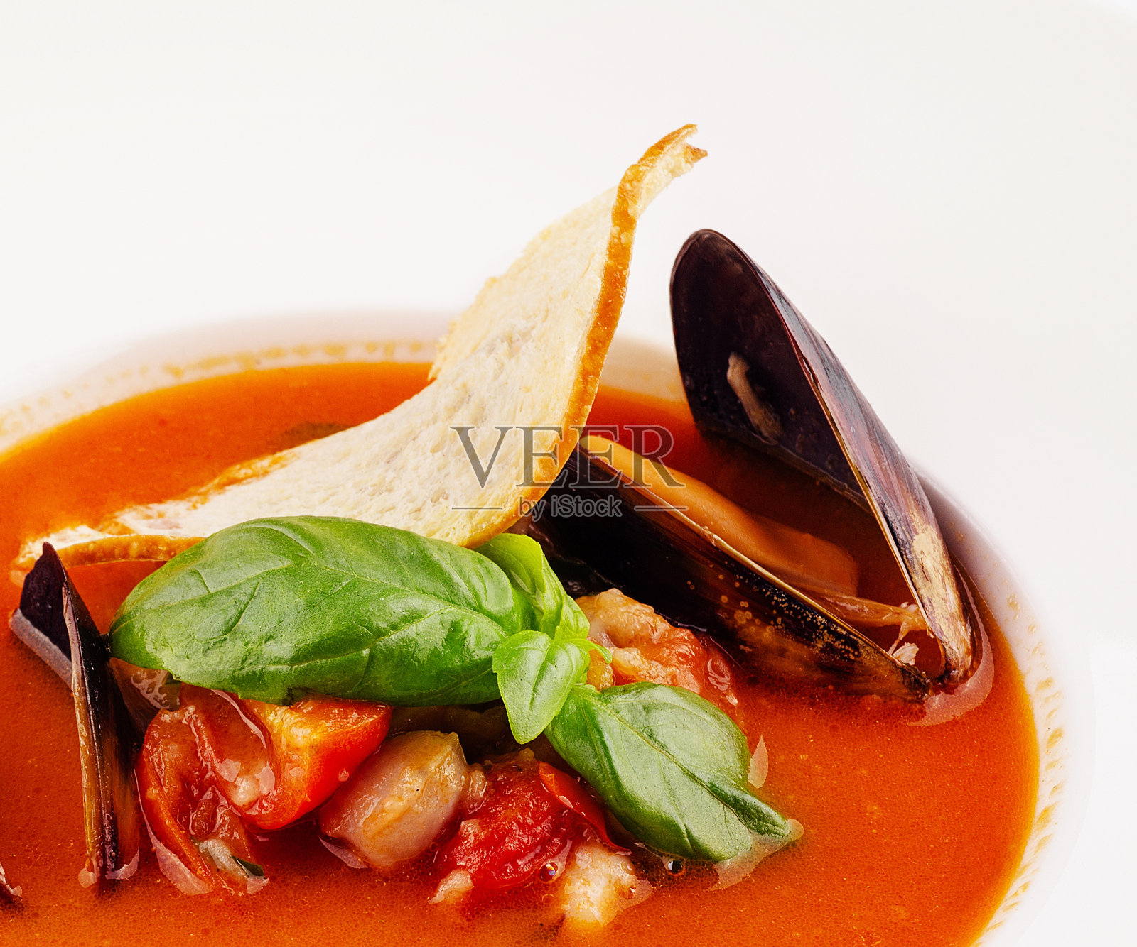 法国海鲜鱼汤在一个碗里的特写照片摄影图片