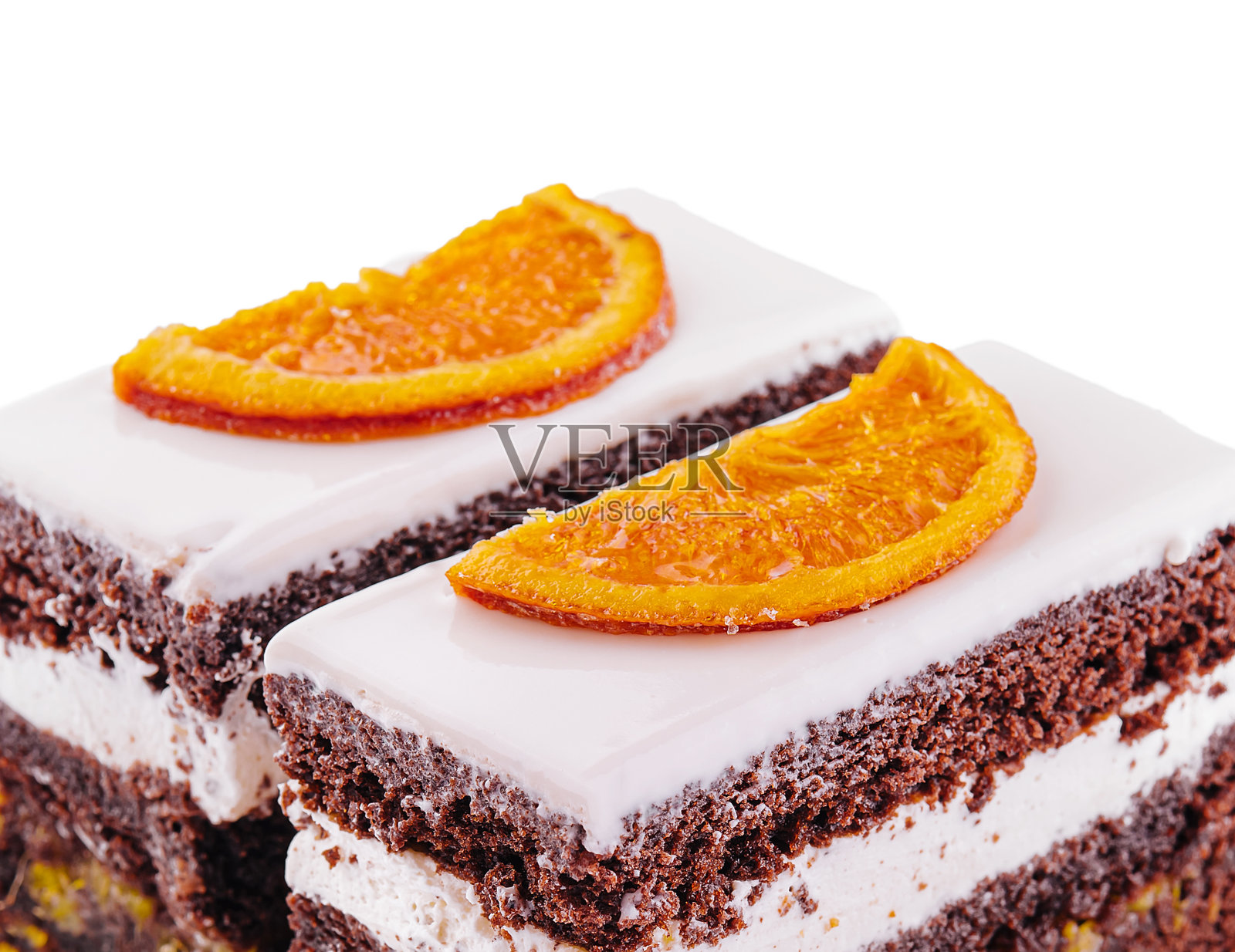 美味的巧克力蛋糕加上鲜奶油照片摄影图片