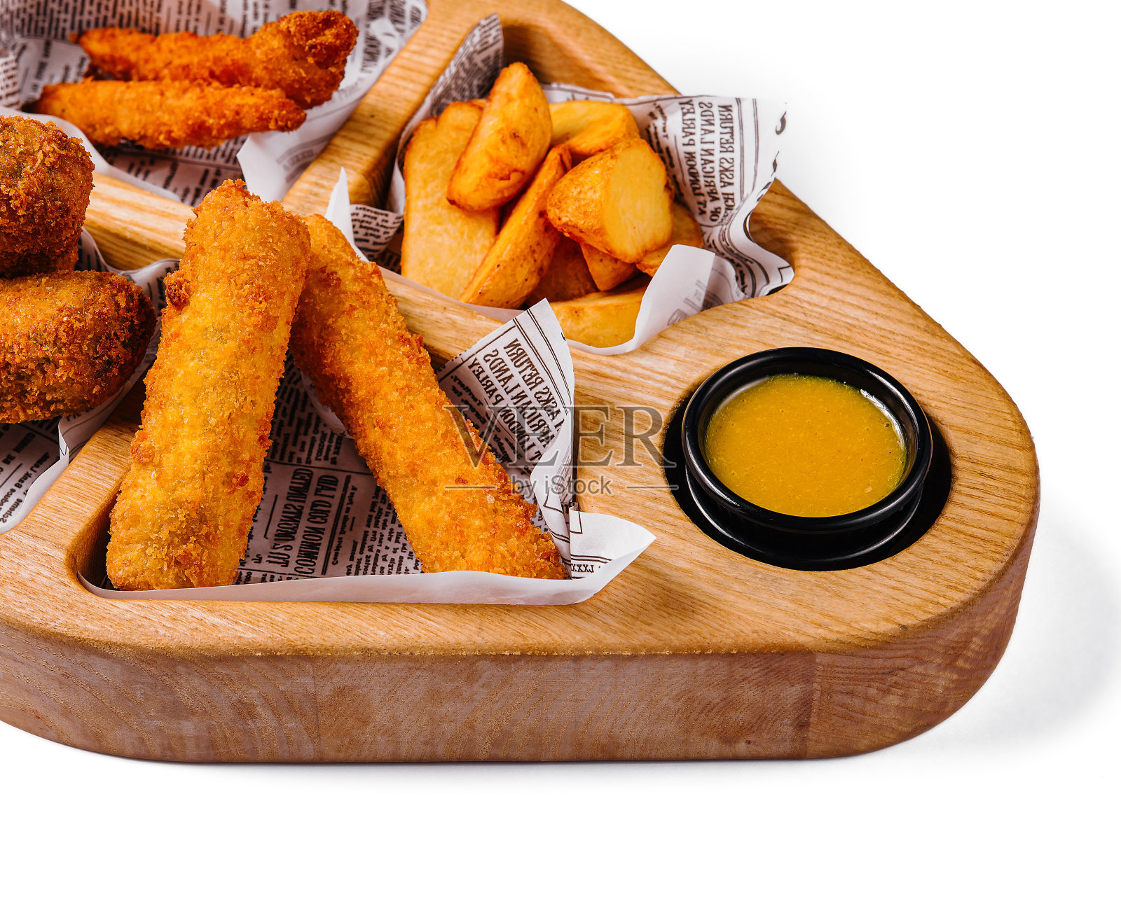 鸡块和炸薯条照片摄影图片