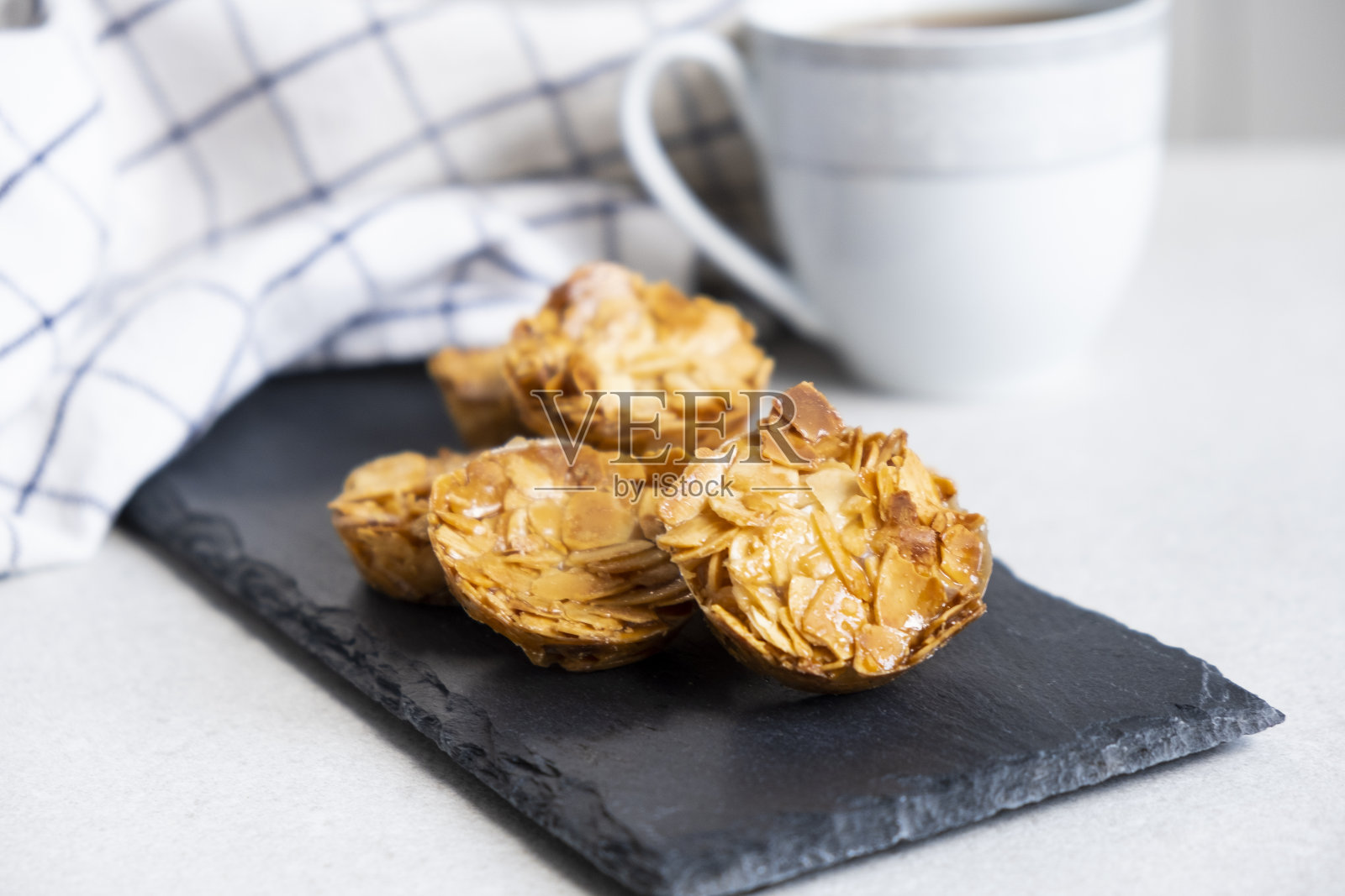 坚果杏仁片糖果棒照片摄影图片