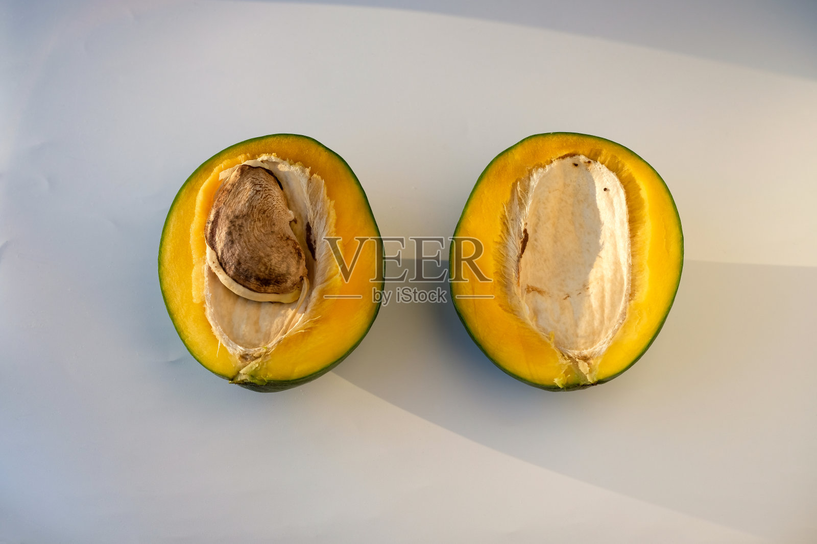 芒果切片。芒果核或芒果籽。照片摄影图片