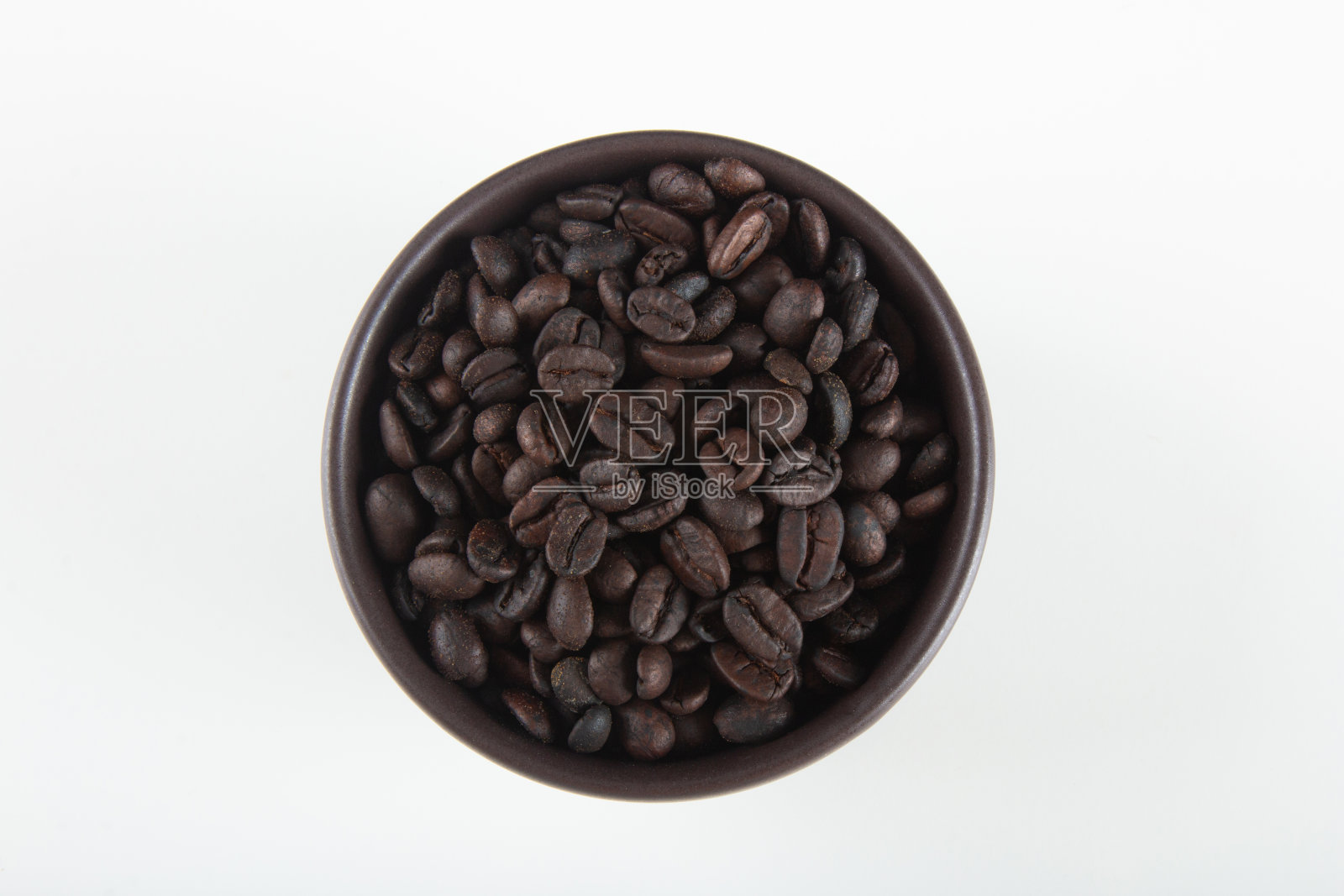 白底碗里的咖啡豆照片摄影图片