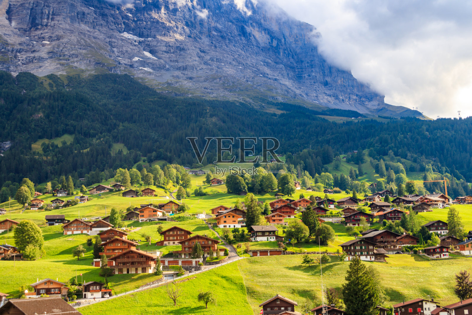 瑞士伯尔尼高地的格林德沃村照片摄影图片
