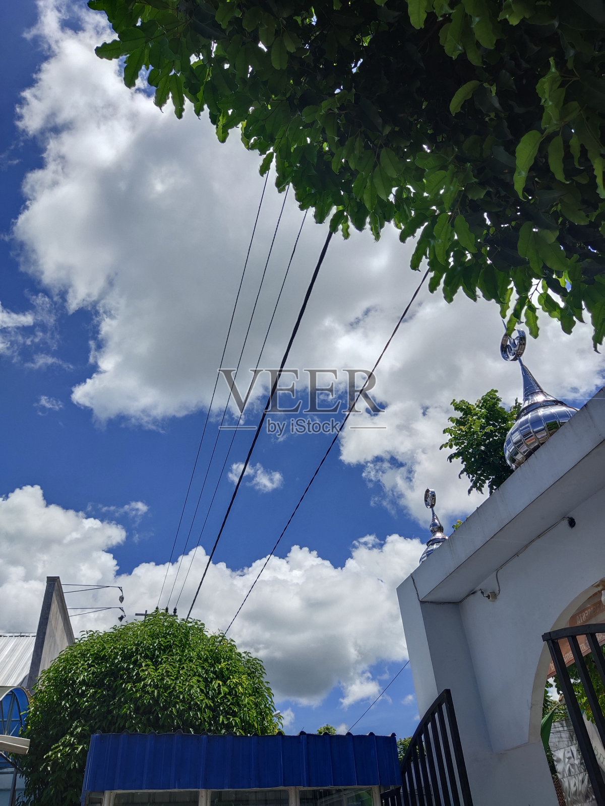 天空和大清真寺大门的照片照片摄影图片