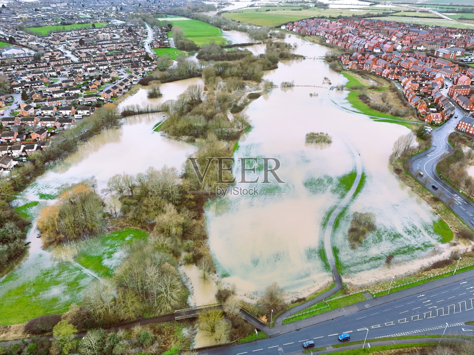 2024年2月洪水期间白金汉公园艾尔斯伯里鸟瞰图照片摄影图片