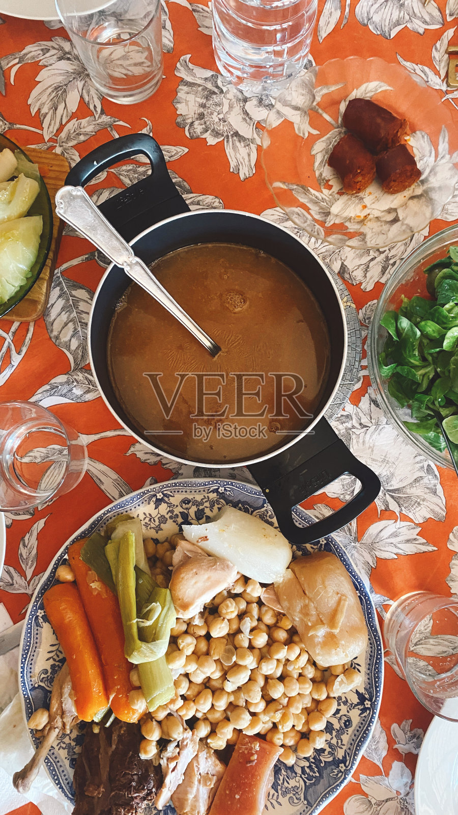 椰子酱madrileño，一道典型的西班牙美食照片摄影图片