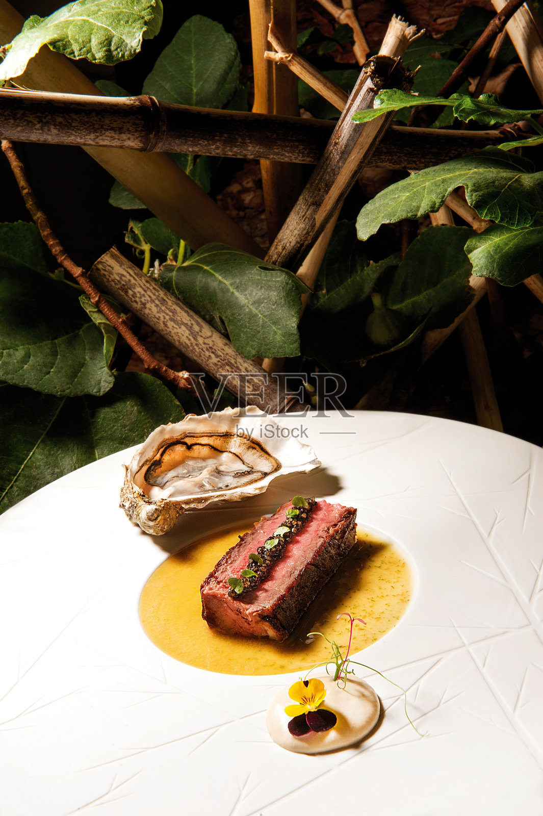 烤牛脊肉照片摄影图片