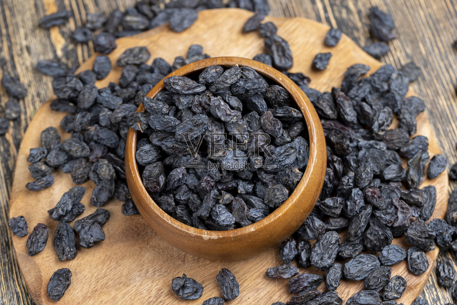 从大葡萄中提取的干蓝葡萄干照片摄影图片