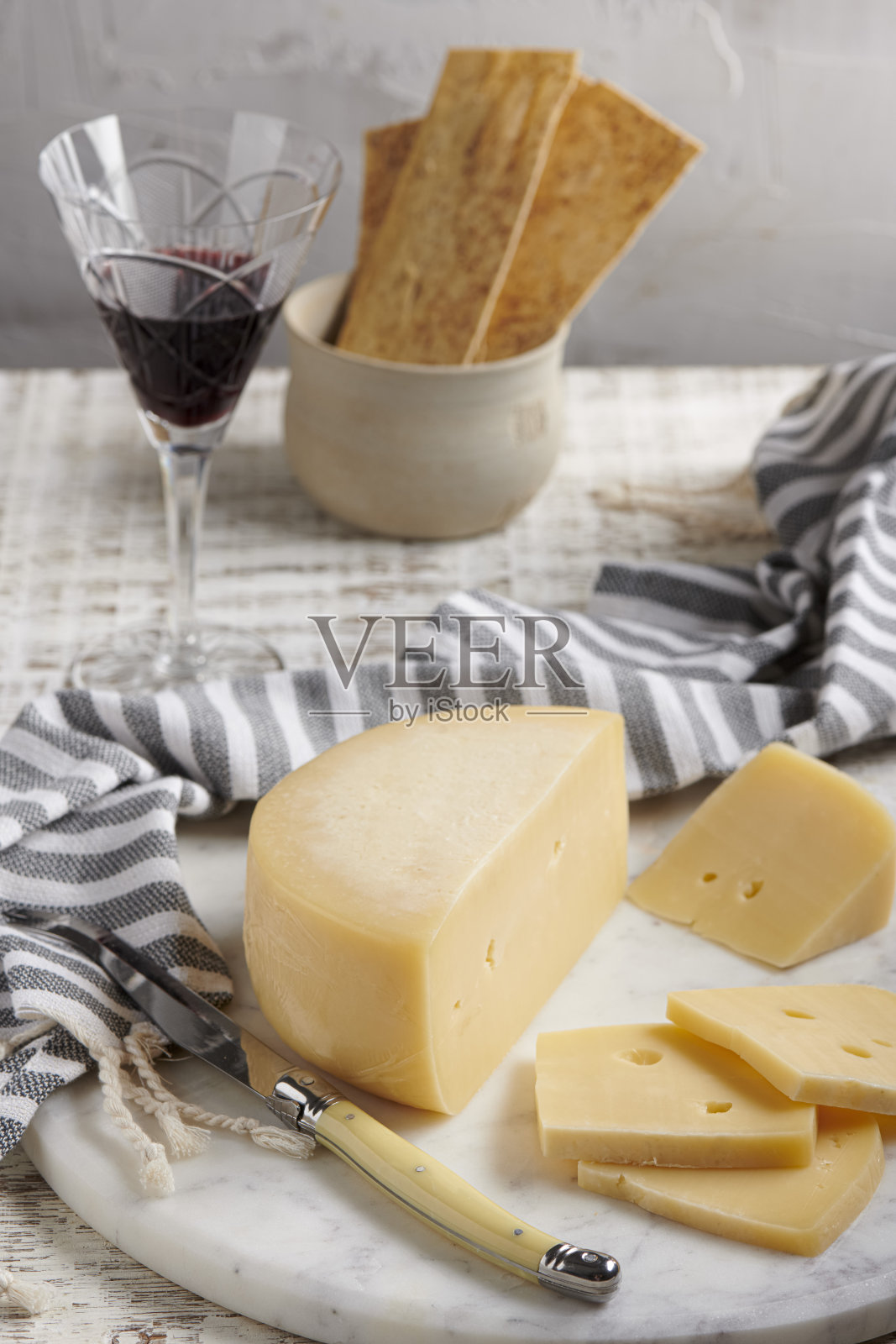 巴西美味的半腌制米纳斯奶酪。照片摄影图片