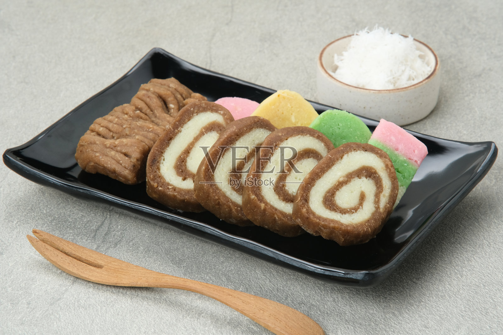 Getuk，印尼传统小吃。照片摄影图片