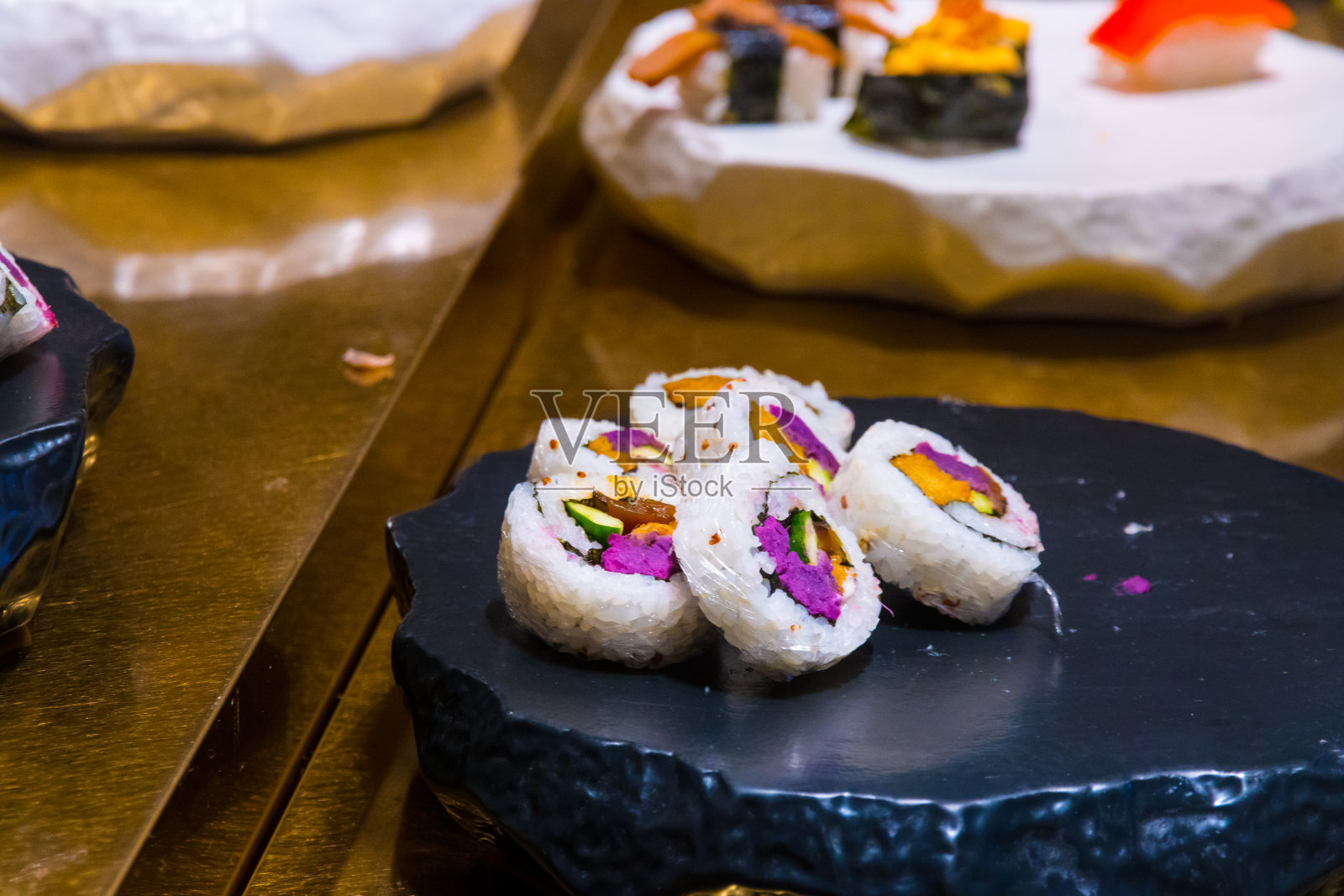 在台湾台北，看起来像真正的日本寿司的素食寿司照片摄影图片