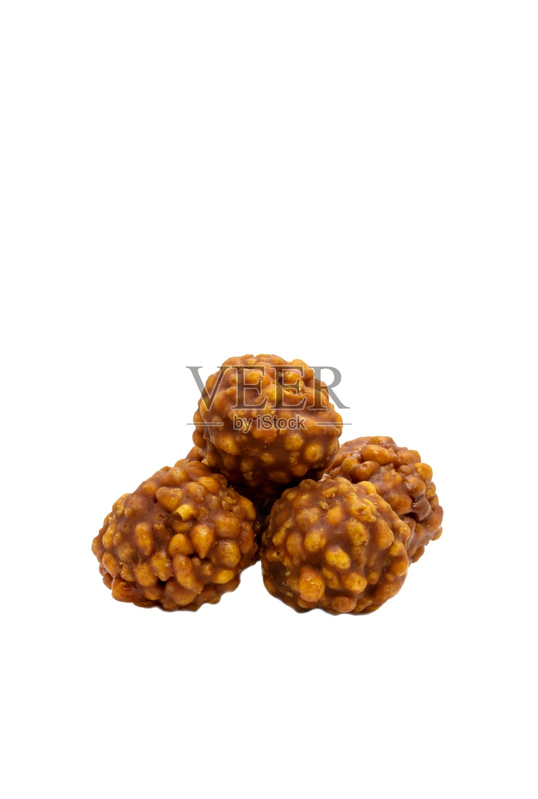 Jaggery Laddu或Gur Ladoo印度冬季糖果在白色背景上与复制空间隔离照片摄影图片