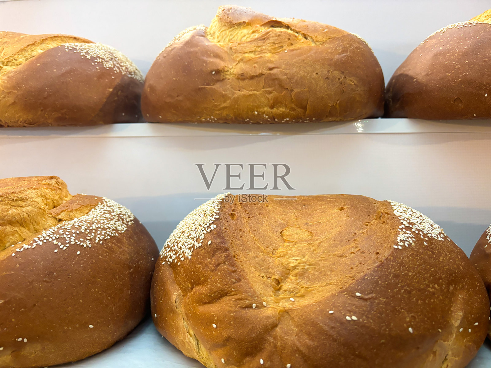 墨西哥，瓦哈卡:市场上新鲜出炉的大面包照片摄影图片