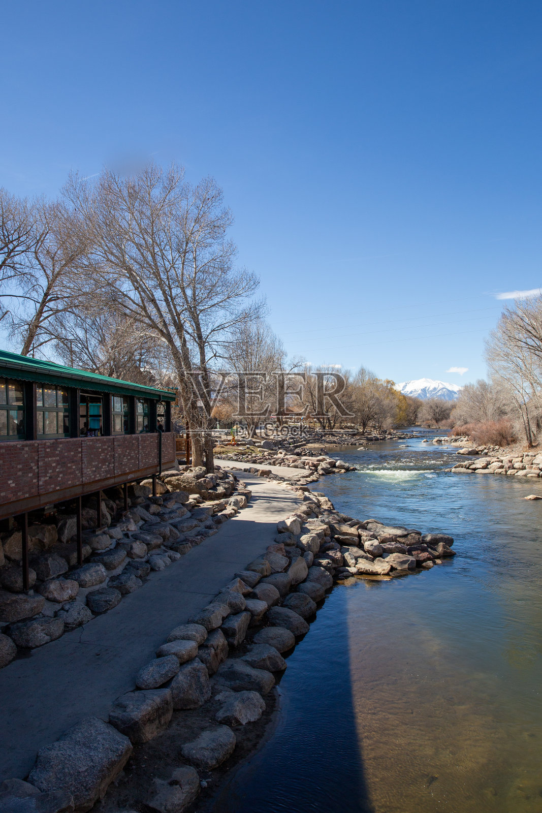 科罗拉多州萨利达的小溪照片摄影图片