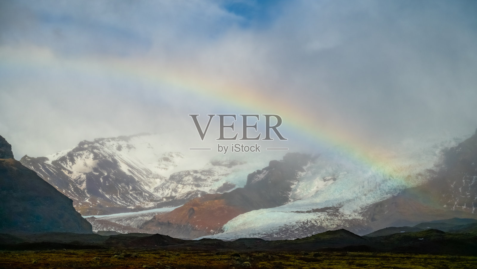 冰岛冰川上的彩虹照片摄影图片