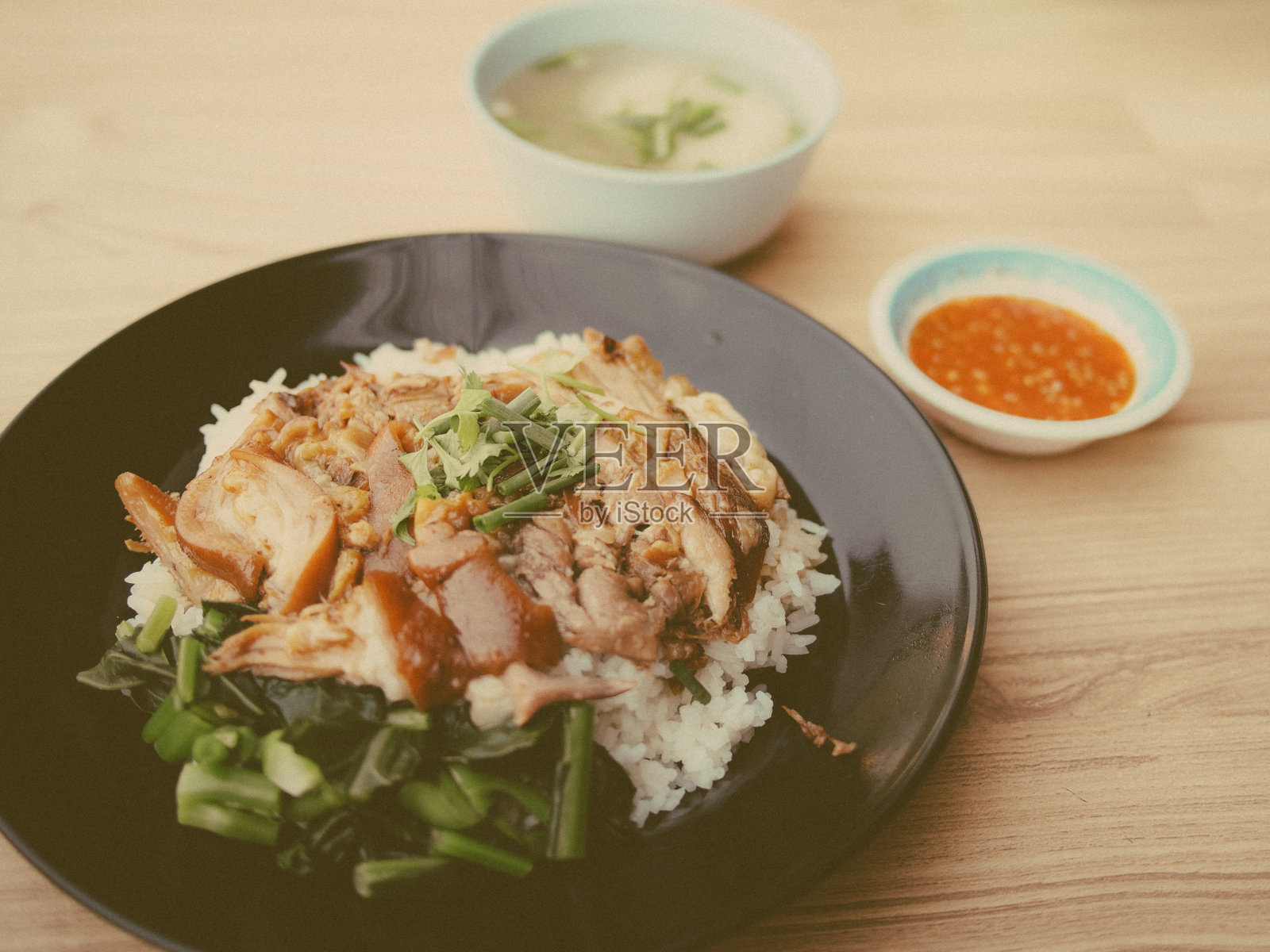 泰式五花肉饭照片摄影图片