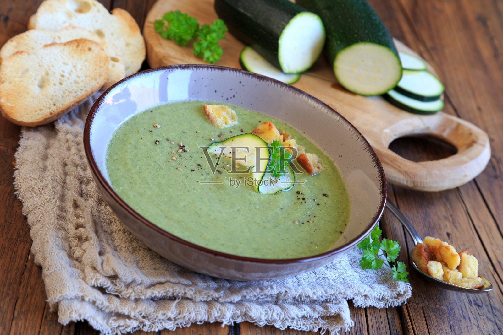 奶油小胡瓜汤照片摄影图片