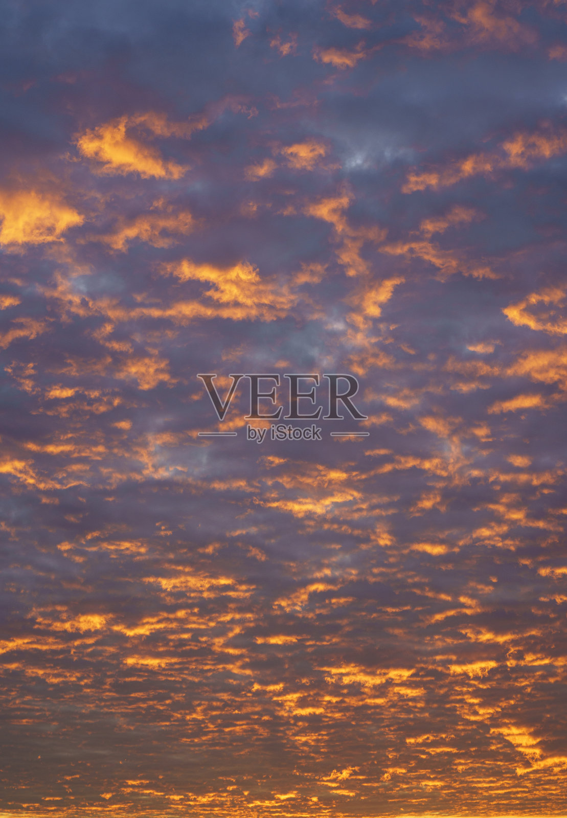 五彩缤纷的天空和美丽的日落云作为自然背景照片摄影图片