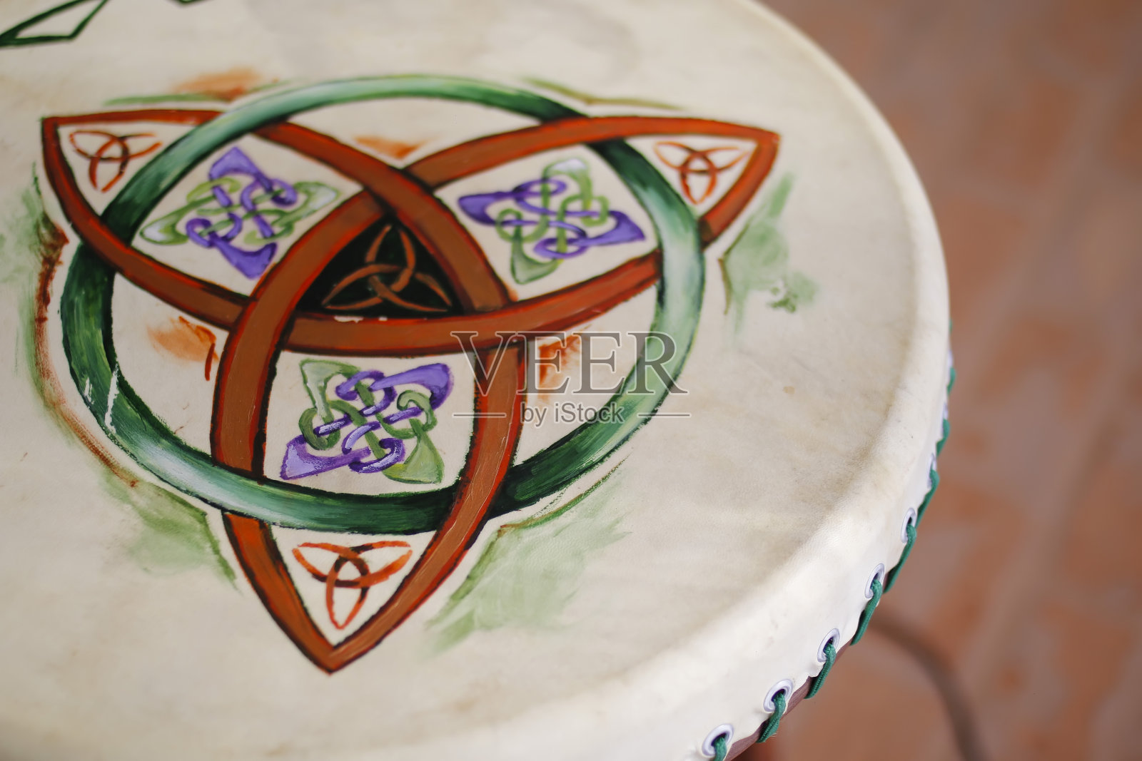 颤栗-凯尔特细节绘制在鼓皮革照片摄影图片