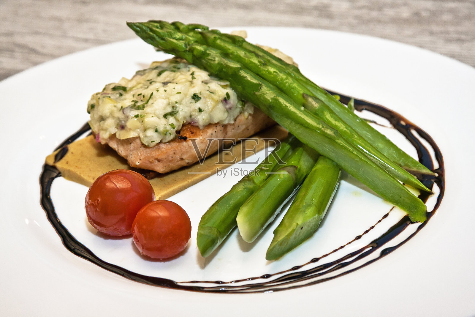 芝士焗鲑鱼照片摄影图片