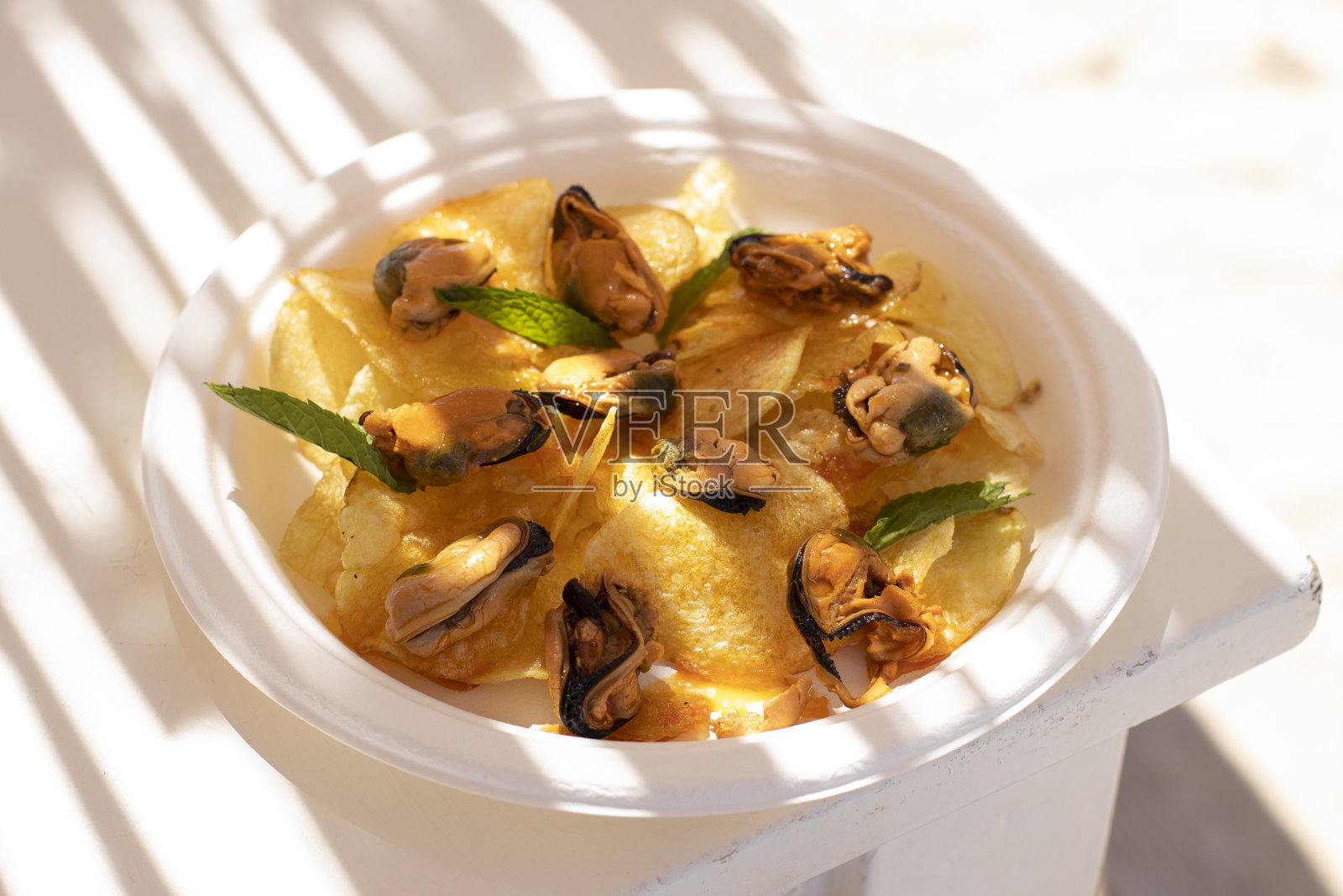 贻贝薯条照片摄影图片