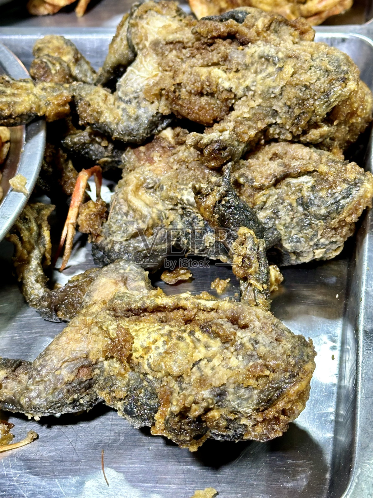 台湾传统街头小吃，炸蛙照片摄影图片