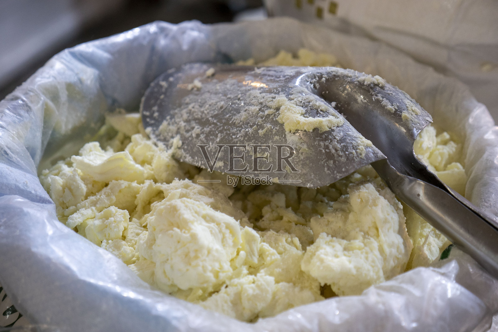 未包装出售的有机全脂奶酪;照片摄影图片