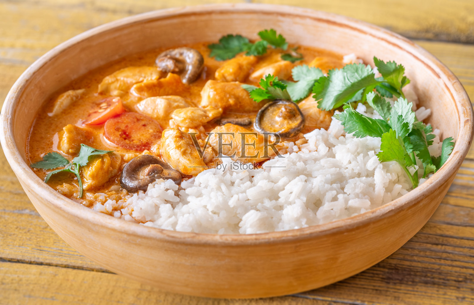 一碗红咖喱照片摄影图片