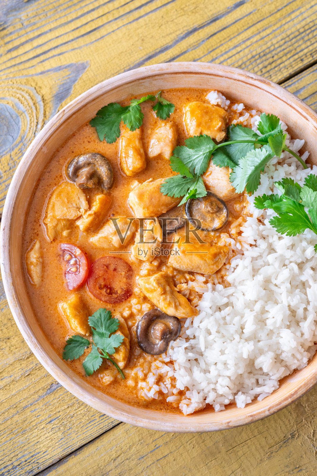 一碗红咖喱照片摄影图片