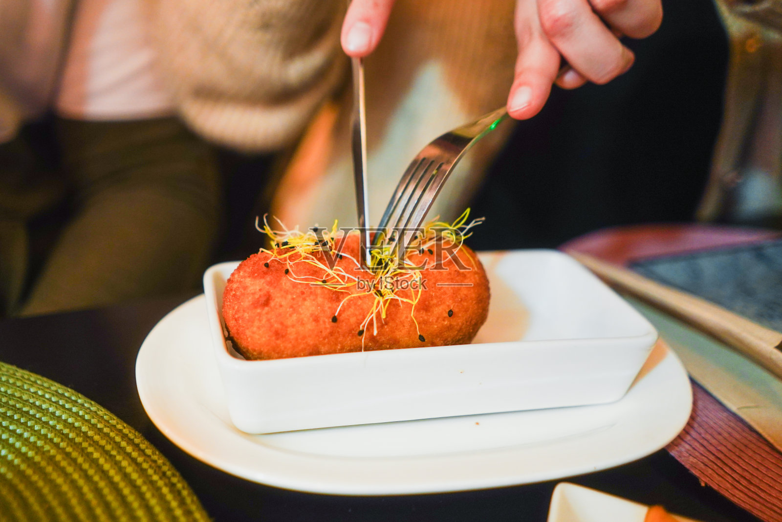 美食炸丸子照片摄影图片