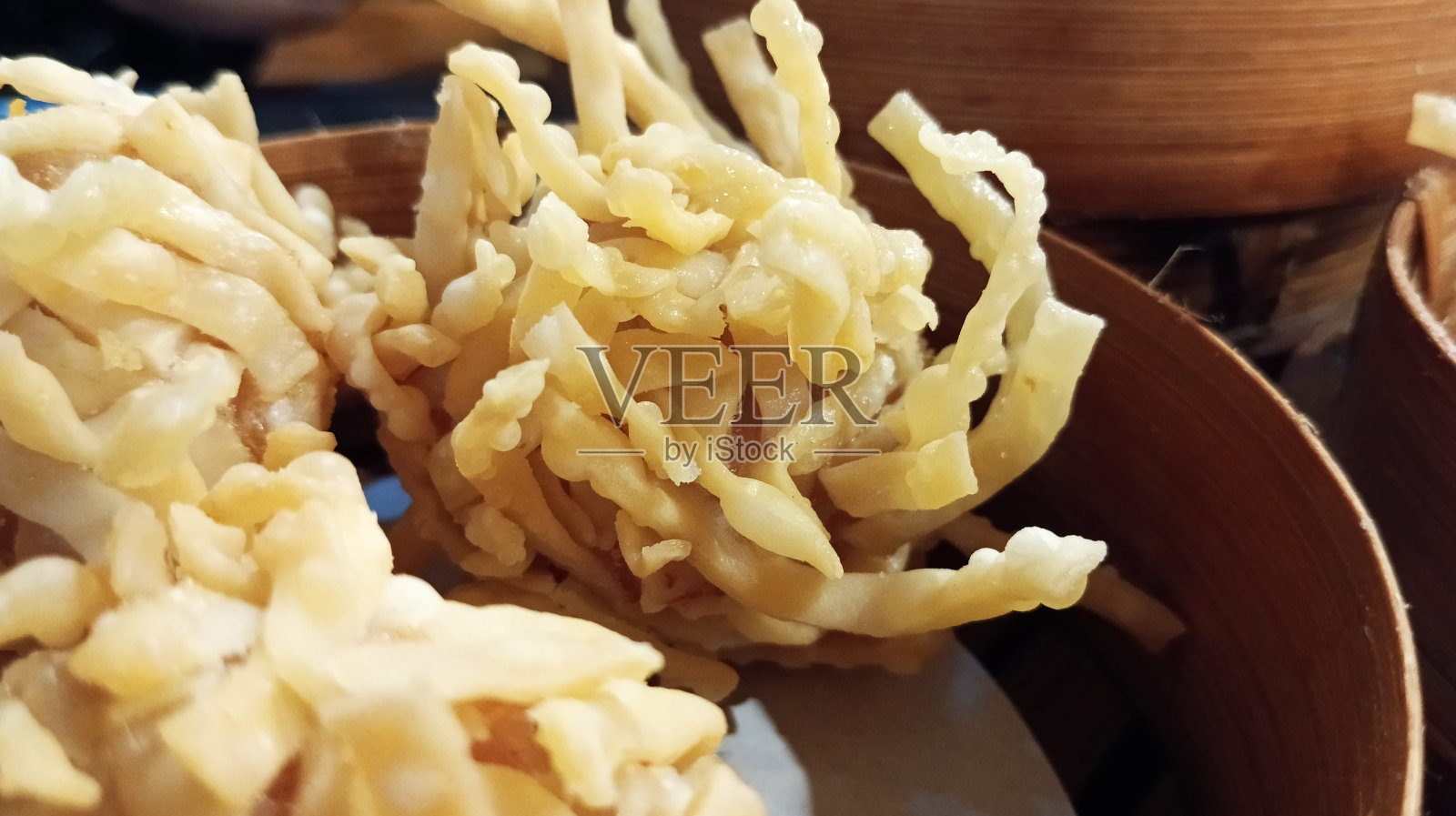 乌当红毛丹或炸饺子由虾肉丸照片摄影图片