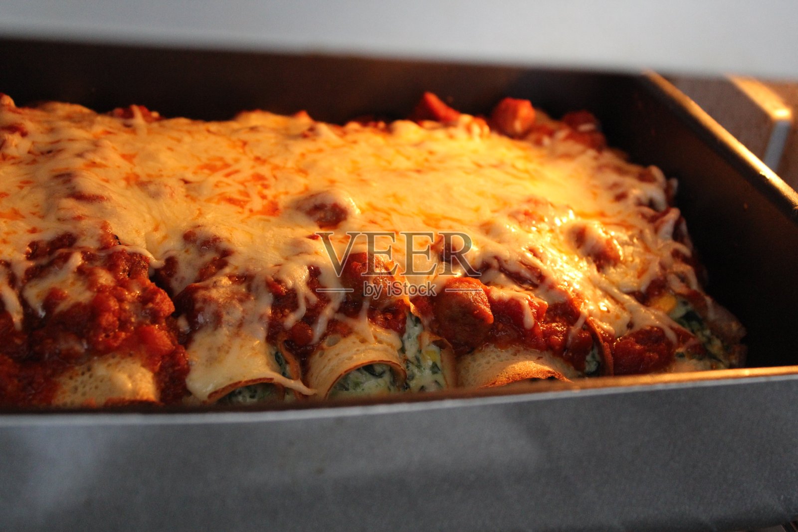 意大利乳清干酪烤宽面条照片摄影图片