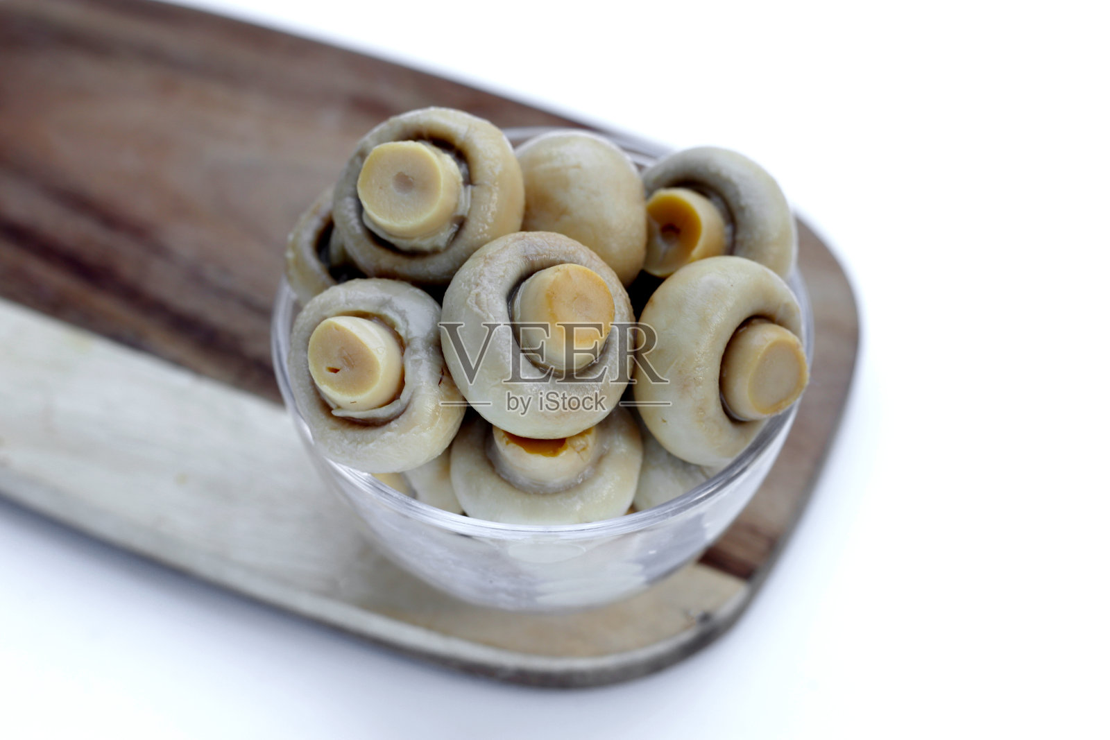 咸水香菇。整瓶香菇罐头照片摄影图片