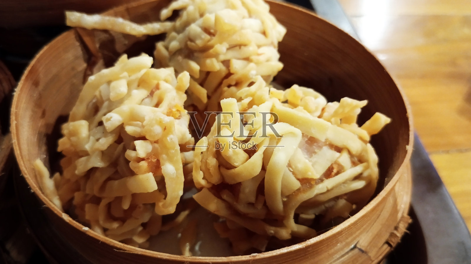 乌当红毛丹或炸饺子由虾肉丸照片摄影图片