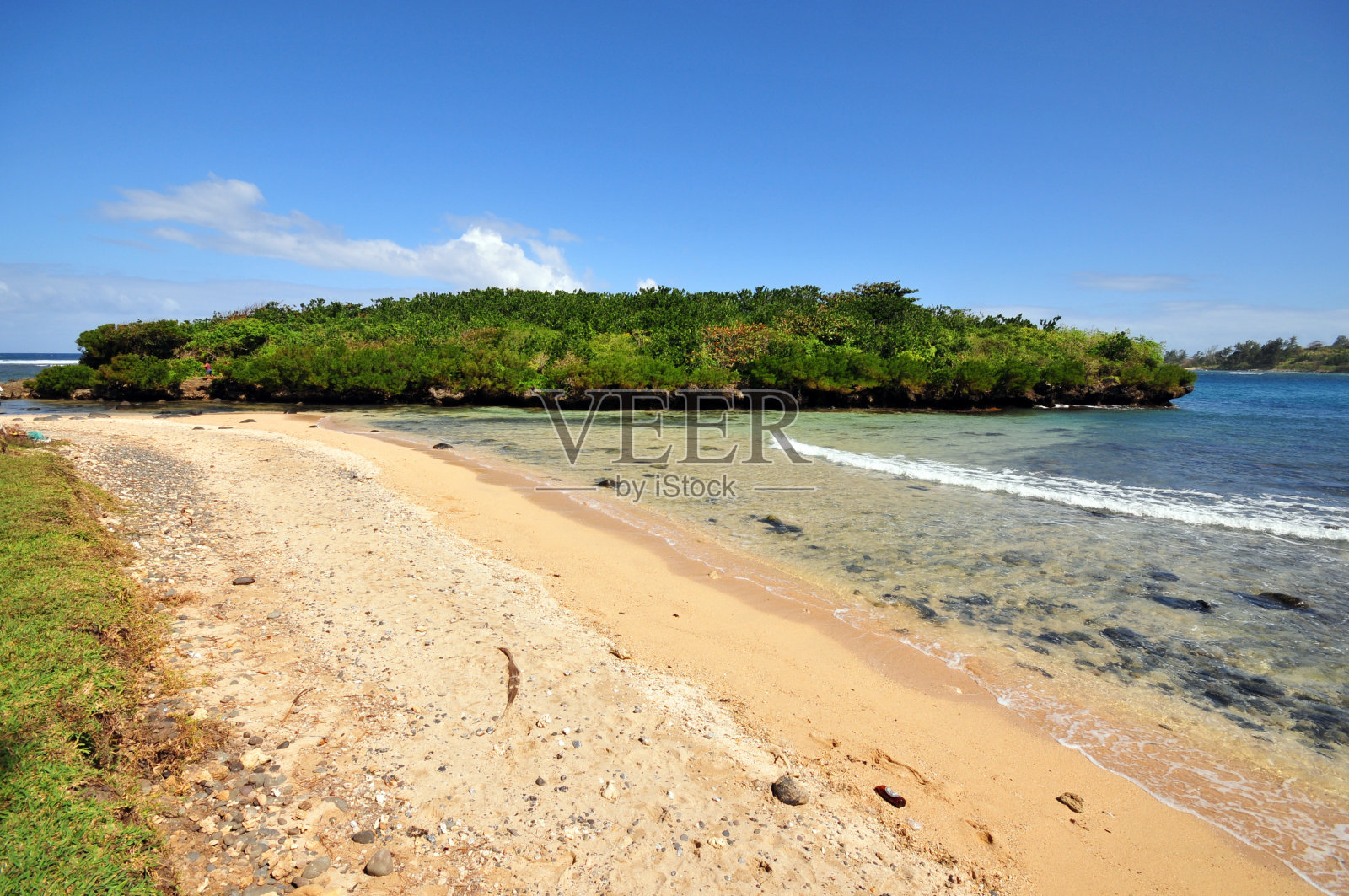 从毛里求斯雅可特湾海滩看到的桑丘岛照片摄影图片