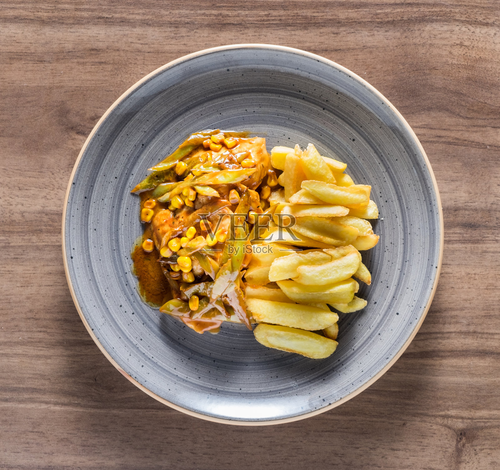 用不同方法烹制的肉类和鸡肉菜肴照片摄影图片