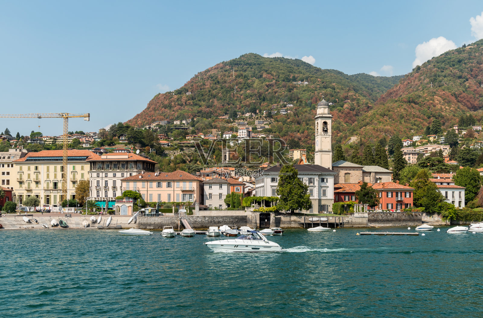 切尔诺比奥湖畔的景色，这是意大利伦巴第州科莫湖畔的热门度假胜地照片摄影图片