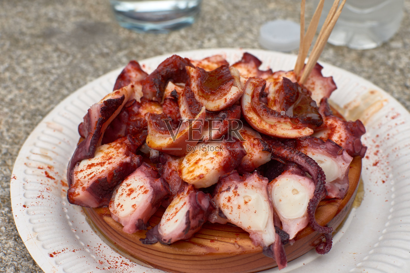 章鱼是西班牙加利西亚的一道典型菜肴照片摄影图片