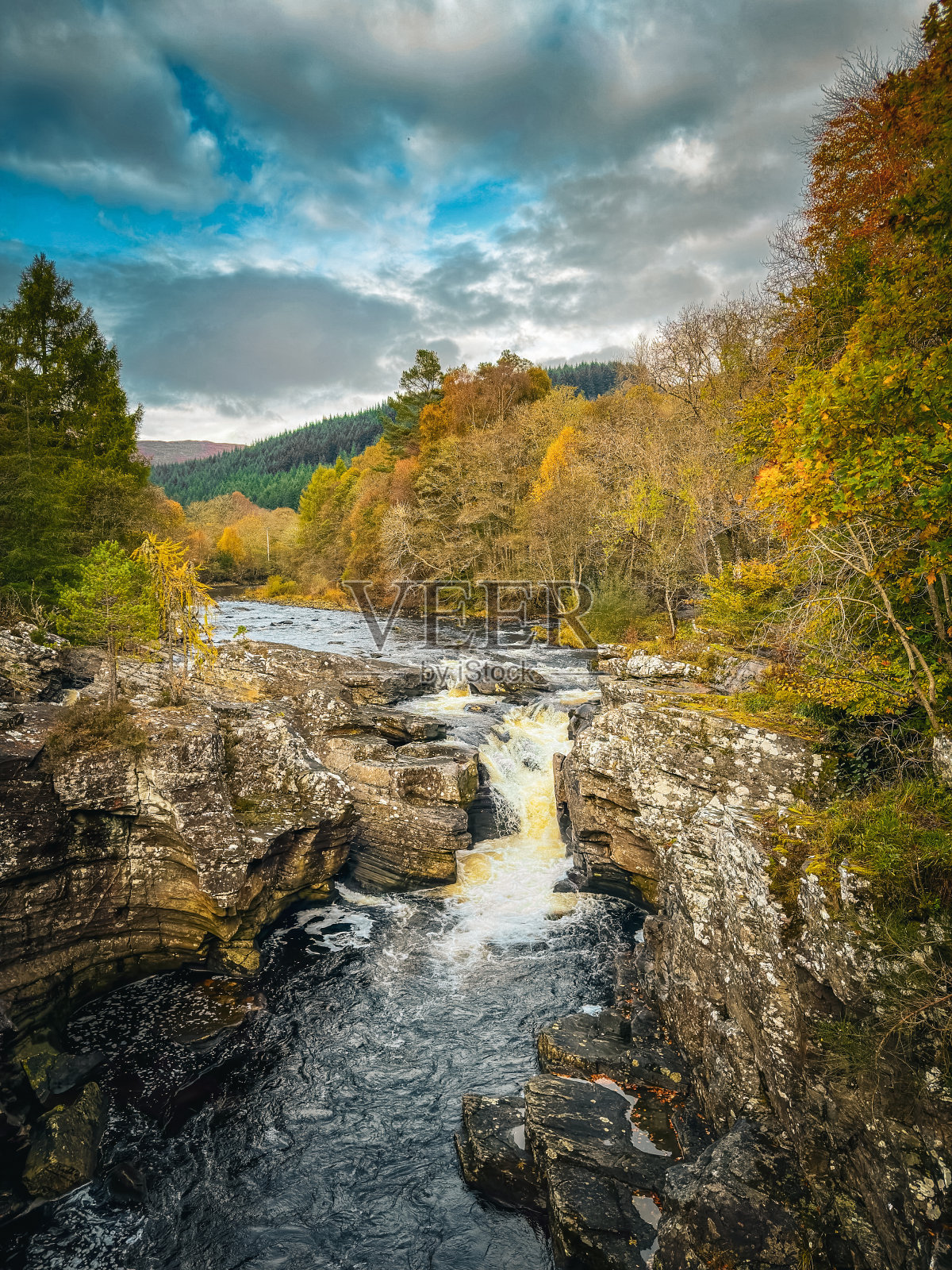 苏格兰高地秋日溪流照片摄影图片