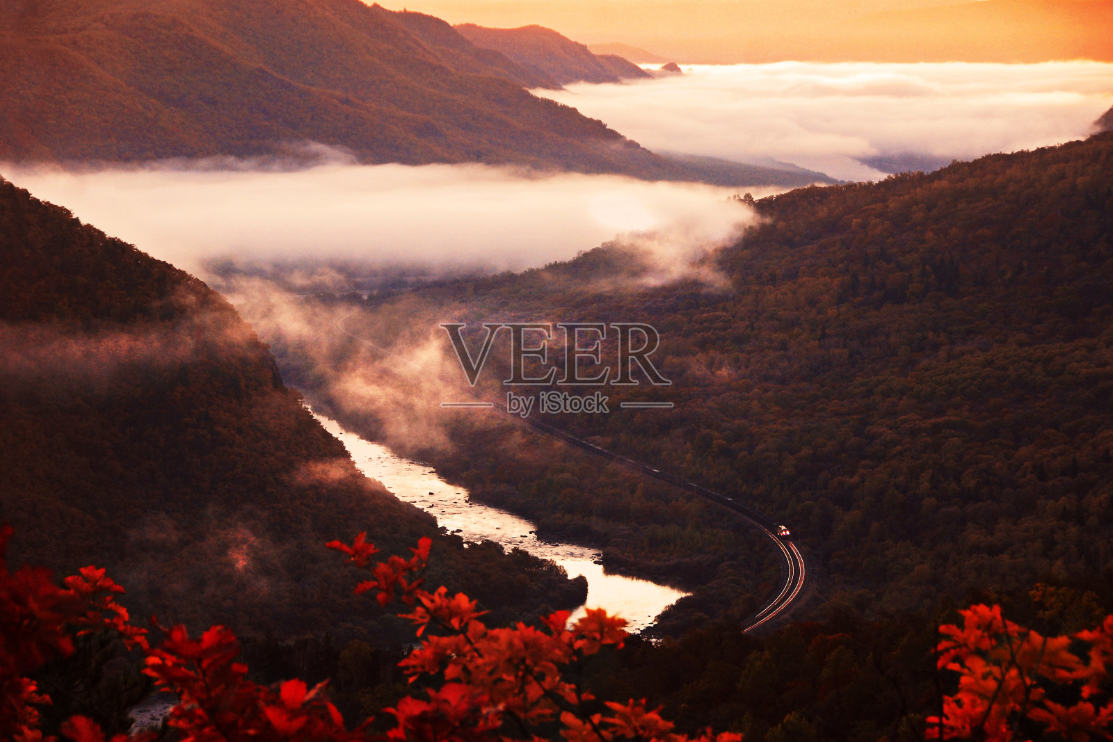 秋季铁路魅力照片摄影图片