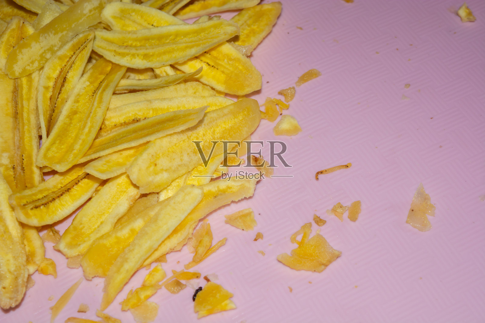 制作黄色香蕉片小吃的特写照片摄影图片